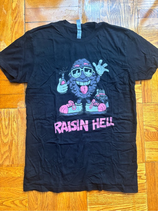 Tops - Vintage-Style "Raisin Hell" Graphic T-Shirt 🍇💥 S